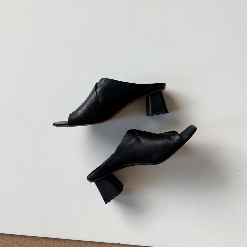 Vince Black Leather Square Toe Block Heel Mules Sandals 7.5M Minimal - Picture 3 of 5